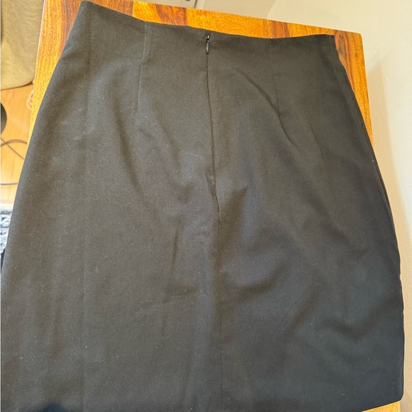 Black short skirt by BCBC - Picture 3 of 3